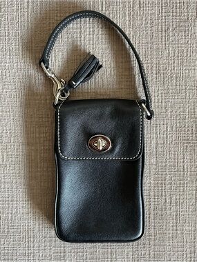 Vintage Black Leather Coach Wallet Authentic Excellent Condition